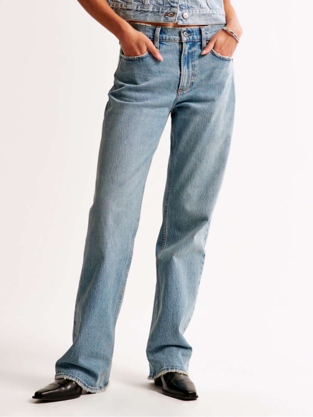 Abercrombie The Baggy Low Rise Light Medium Wash Denim Blue Jeans